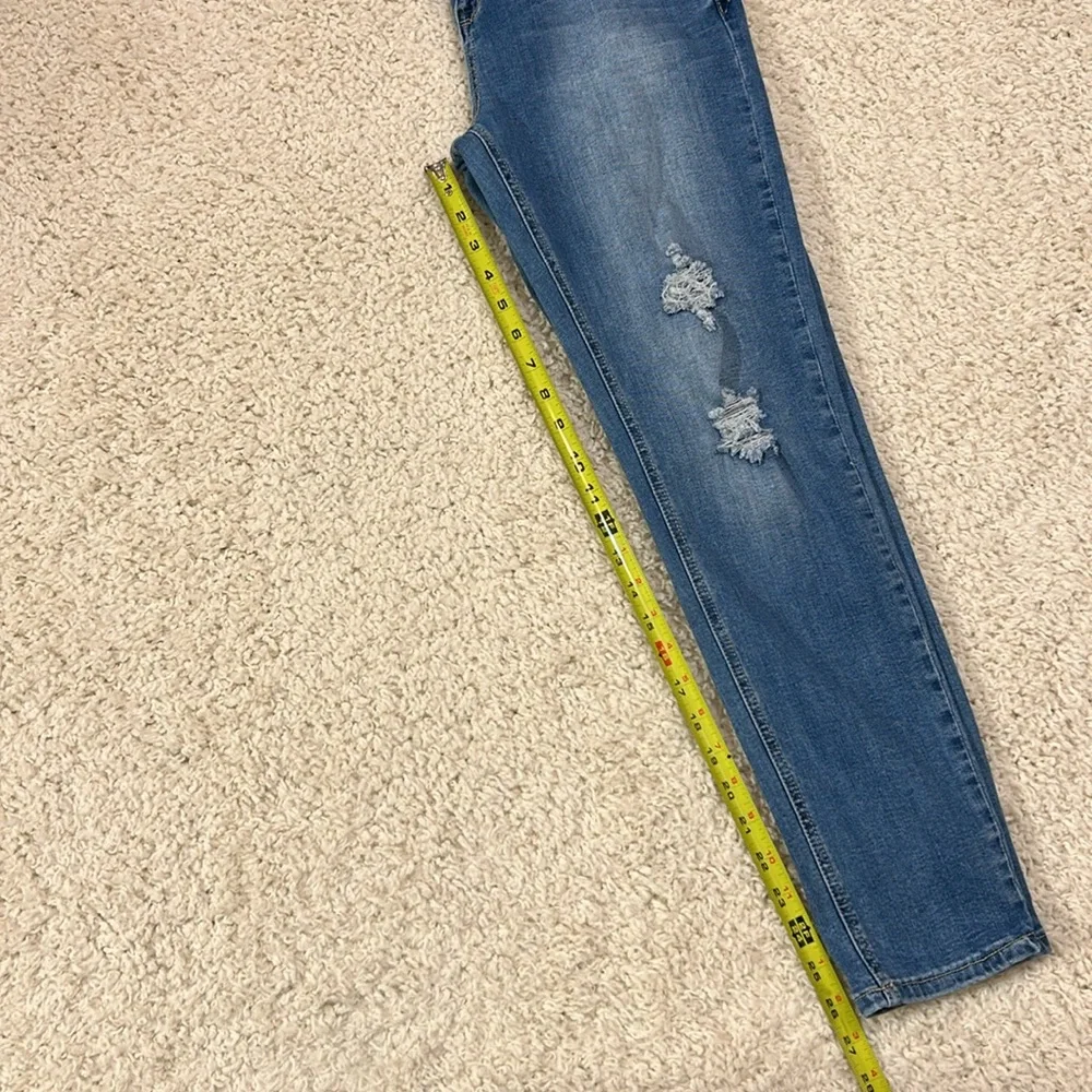 KENSIE 10/30 effortless ankle, mid rise, jeans with distressing EUC